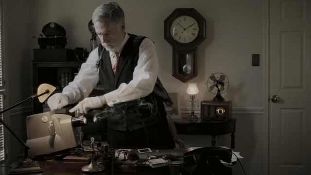 1930s FBI CSI investigation: ASMR examining evidence, fingerprints, photos taken from a crime scene смотреть онлайн