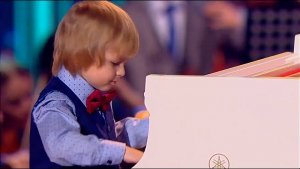 Елисей Мысин - рояль, фрагмент концерта И.С.Баха "Фа Минор, часть 1" // Синяя птица 2016