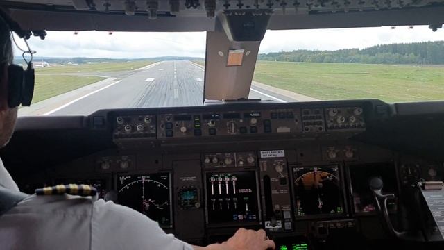 BOEING 747- 400 TAKEOFF from Frankfurt Hahn airport. смотреть онлайн
