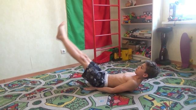 Тренировка дома.Тренировка мышц пресса для школьников на карантине). смотреть онлайн