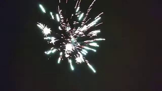 Запускаем батарея салютов "НАНО САЛЮТ" смотреть онлайн