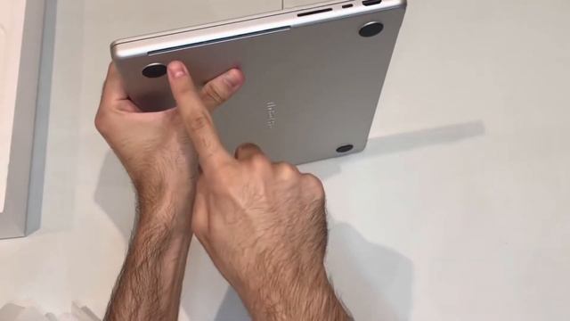 14-inch M1 Pro MacBook Pro Unboxing & Disk Speed + Geekbench 5 Test смотреть онлайн
