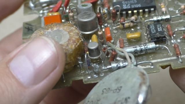 ВСКРЫЛ СТАРЫЙ ДОЗИМЕТР ПРИПЯТЬ И ВОТ ЧТО БЫЛО ВНУТРИ! И ЭТО РЕАЛЬНО! СМОТРИ ВНИМАТЕЛЬНО смотреть онлайн