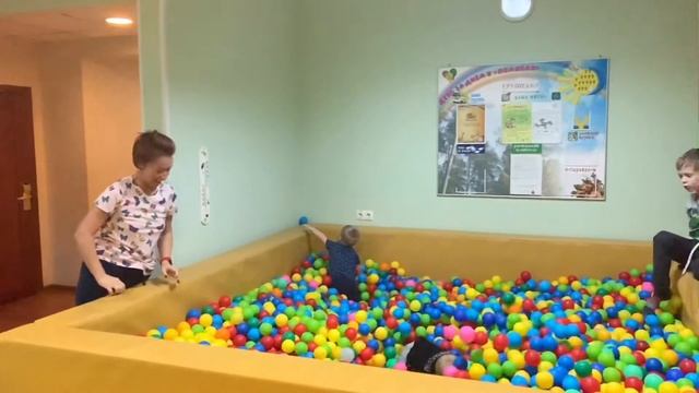 Шарики/ прыжки в сухой бассейн ч1 смотреть онлайн