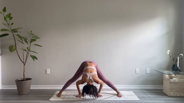 Day 2 - Morning Yoga On The Go | RISE & SHINE YOGA CHALLENGE ☀️ смотреть онлайн