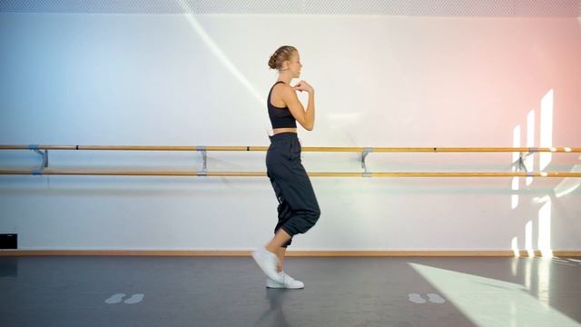 5 Easy Dance Moves for Beginners PART I - HOUSE DANCE Tutorial смотреть онлайн