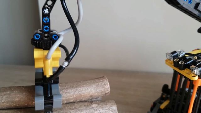 LEGO Technic 42053//Mod #1: Pneumatic Logging Claw [4K] смотреть онлайн