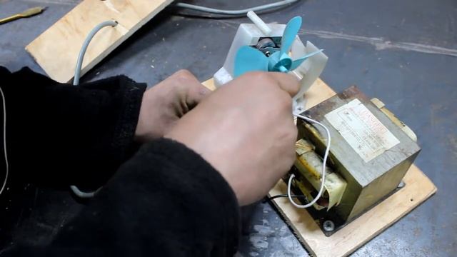 ВЫЖИГАТЕЛЬ МОЛНИЙ ЛИХТЕНБЕРГА НА ДЕРЕВЕ НОРМАЛЬНОГО ЧЕЛОВЕКА! О чем молчат другие ютуберы! смотреть онлайн