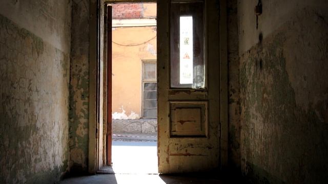 Вот почему нельзя хлопать дверью, приметы и суеверия для дома смотреть онлайн