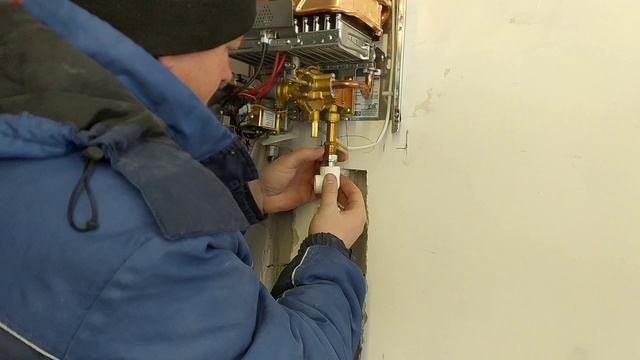 МОНТИРУЮ ГАЗОВУЮ КОЛОНКУ BOSCH И ПРОИЗВОЖУ ГИДРАВЛИЧЕСКУЮ ОБВЯЗКУ . смотреть онлайн