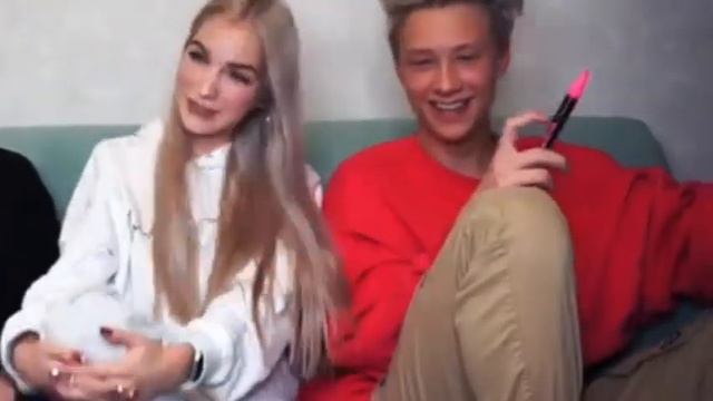Софа Купер и Вася Альдерсон🙈💝Пряталась в ванной... смотреть онлайн