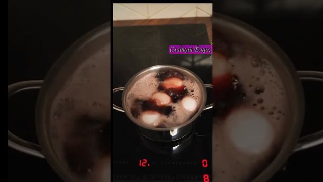 Красим яйца на Пасху