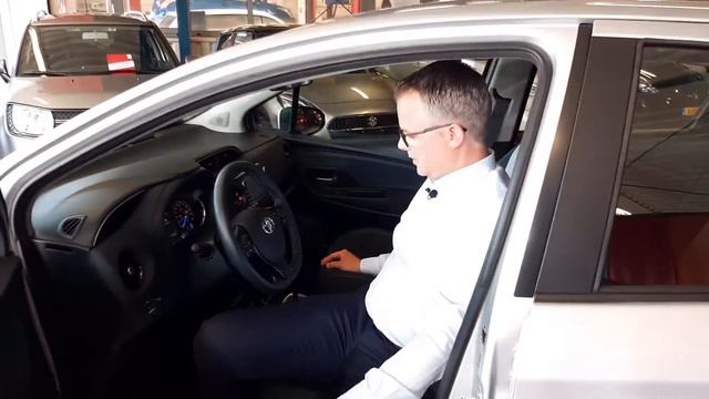 Toyota Yaris 1.5 Hybrid Aspiration Limited - Louwman.nl смотреть онлайн