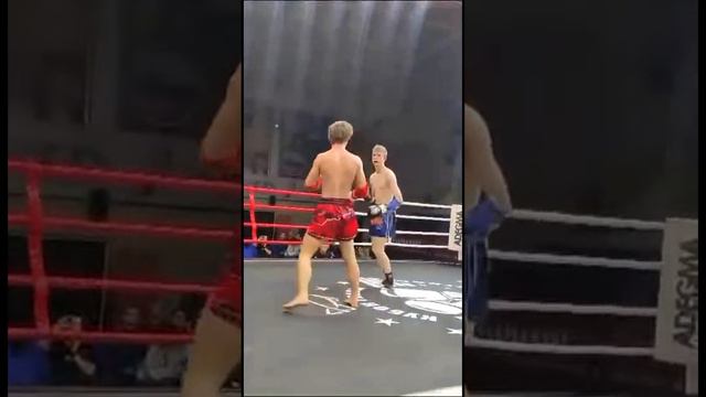 Чемпион Мира по муай тай подрался в Долгопрудном. #shorts смотреть онлайн