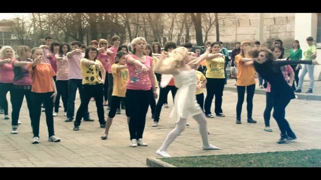 Флешмоб в Ростове Великом (28.04.2012) СМОТРЕТЬ ВСЕМ смотреть онлайн