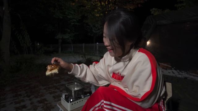 솔캠인듯 솔캠아닌 솔캠같은?? | 파닭 꼬치구이와 칼칼한 어묵탕. 고기폭탄 쌀국수 | 솔로캠핑 | 애견동반캠핑 | 전북 임실 강변사리 캠핑장 смотреть онлайн