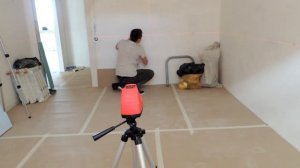 Проверяем точность лазерного нивелира