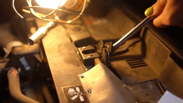 УСТАНОВКА ЗАМКА КАПОТА ПОШЛА НЕ ПО ПЛАНУ... смотреть онлайн