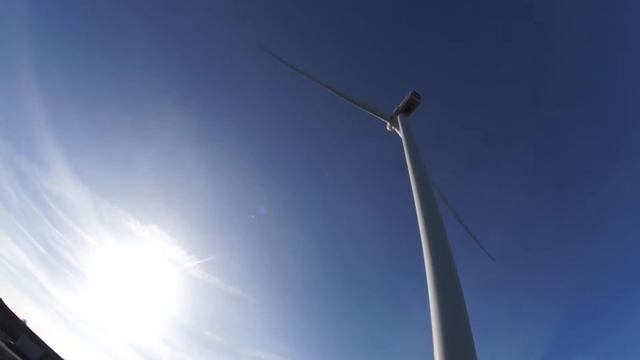 Ветряки на побережье Северного моря в Голландии смотреть онлайн