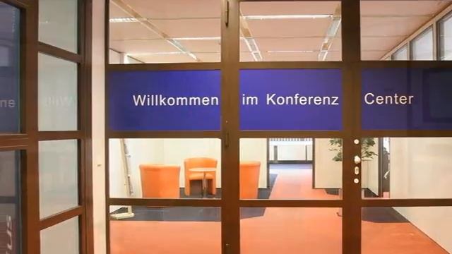 Welcome to Stuttgart Airport Center.wmv смотреть онлайн