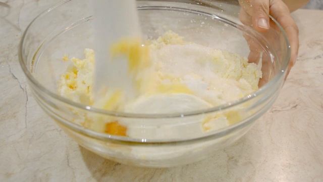 ЛЬВІВСЬКИЙ СИРНИК У ШОКОЛАДНОМУ ТІСТІ.СИРНИК ПО-ЛЬВІВСЬКИ ЗА ПРОСТИМ РЕЦЕПТОМ. смотреть онлайн