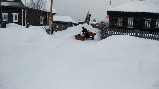 Муравей 6.5л.с уборка снега. смотреть онлайн