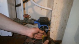 Как запустить насос отопления? Гудит но не крутит. Сломался насос