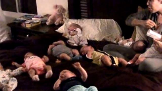 Помните маму, которая в 2009 году родила 8 детей. Посмотрите как она живёт сейчас, просто невероятн смотреть онлайн