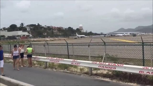 BEST St Maarten 747 Jet blast, takeoff, landing, all the angles in HD and Slo mo смотреть онлайн
