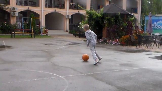 Даниил Кисляков - дает советы; Ян Тышкевич - снимает. Репортаж для канала "Верблюландия" смотреть онлайн