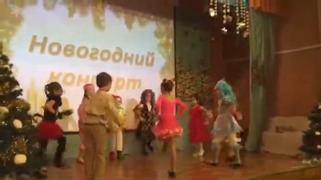Новогодние игрушки смотреть онлайн