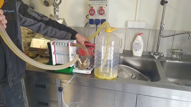 Filtrácia studeného potravinárskeho oleja / Оборудование для фильтрация использованного масла смотреть онлайн