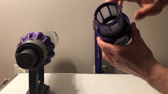 Dyson V10: How to Change and Clean The Filter смотреть онлайн