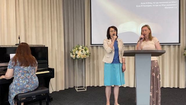 "Жизнь как роза" исполняют Галина и Татьяна аккомпанирует Ирина смотреть онлайн