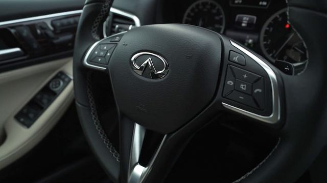 2017 Infiniti QX30 AWD (US Spec) смотреть онлайн