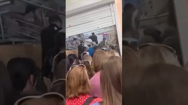 Это не контрнаступ. Это секондхэнд на Украине В качестве военной помощи всучкам нужно присылать не смотреть онлайн