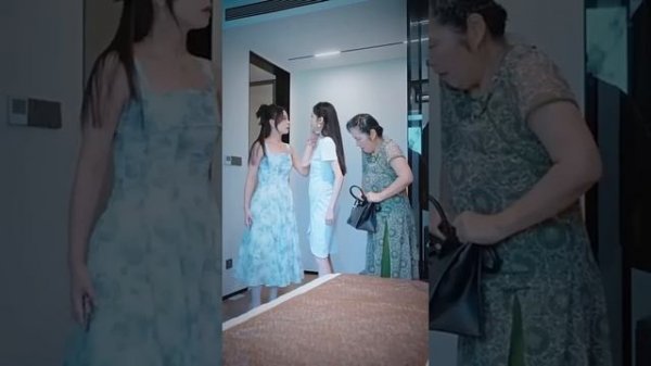 【ENG】結婚四年男人對她不管不顧，終有一天總裁帶小三回家女人被净身出户趕出家門还被小三嘲讽，殊不知她的真實身份竟是....#現言 #霸道總裁 #虐戀 #愛情