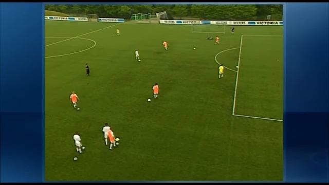 Soccer Training: U19 FC Schalke 04 - Soccer Drill Brazilian Combination - Step 4 смотреть онлайн