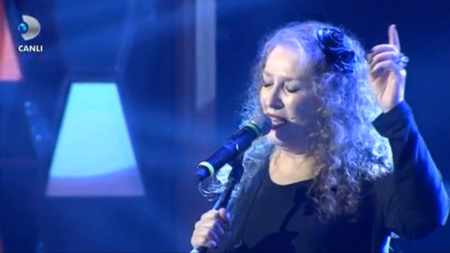 “Bəyaz Show”da Insanları Sülhə Azərbaycan Mahnısı Ilə çağırdılar 