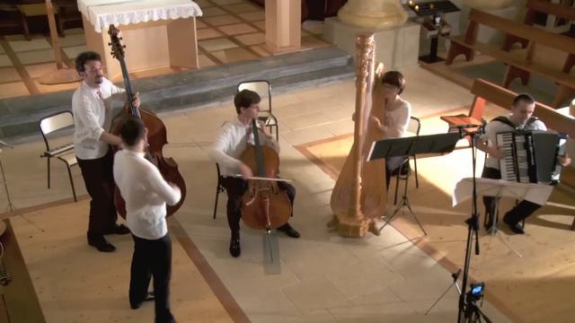 TRI i DVE plays Klezmer смотреть онлайн
