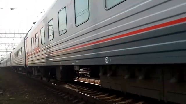 ЭП20 - 058 с пассажирским составом у станции "Плющево." смотреть онлайн