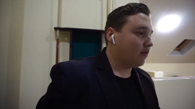 БОГАТЫЙ СЫН ДЕПУТАТА ЖИВЕТ ОДИН В 15 ЛЕТ! смотреть онлайн