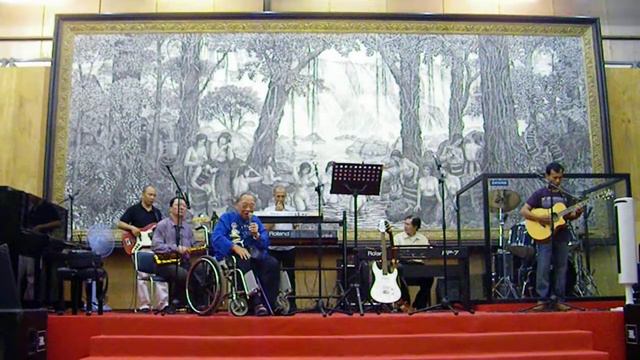 GS Trần Văn Khê ngâm thơ CHIỀU TIỄN ĐƯA với dàn nhạc Tây phương 2011 смотреть онлайн