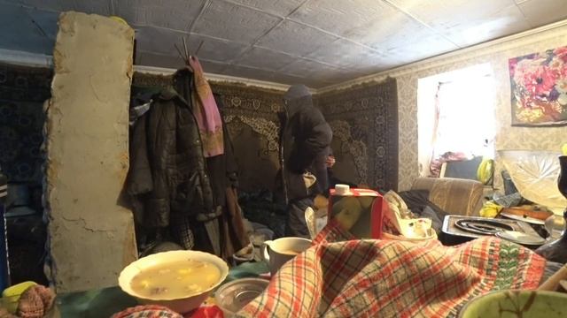 ВСЕ ЗАМЕЛО?БАБУШКА НАШЛА ВЫХОД?В ДОМЕ ПОЯВИЛИСЬ МЫШИ?Я УСТАЛА СПАТЬ В КУЧЕ ВЕЩЕЙ