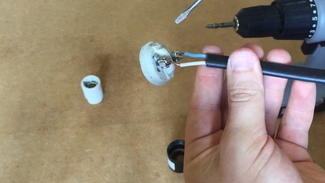 Как правильно подключить поменять патрон к проводам и лампочки с цоколем e27 и e14 своими руками смотреть онлайн