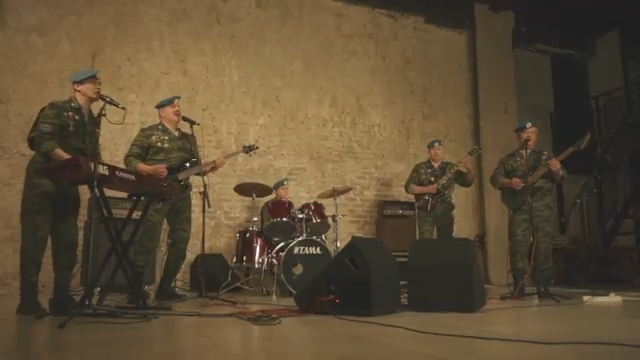 Гр. Голубые Береты - Небо августа.mp4 смотреть онлайн