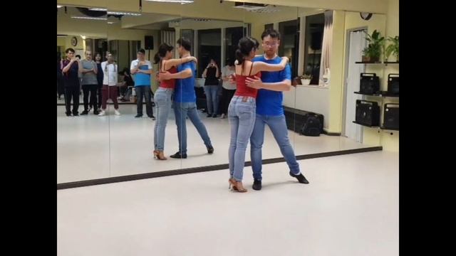 Learn Bachata, Tutorial 1: Lean-Leg split (advanced trick) смотреть онлайн