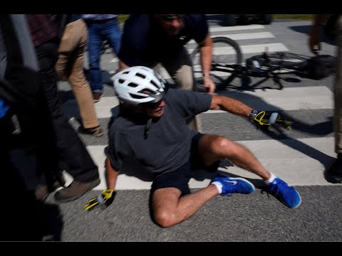 Байден свалился со своего велосипеда в Делавэр.mp4 смотреть онлайн