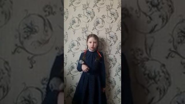 Как красиво читает стихотворение! смотреть онлайн