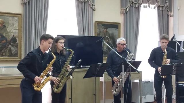 Квартет Саксофонистов. Луиджи Боккерини "Менуэт" смотреть онлайн